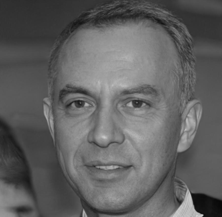 Основатель компании Iyhar Qwoux